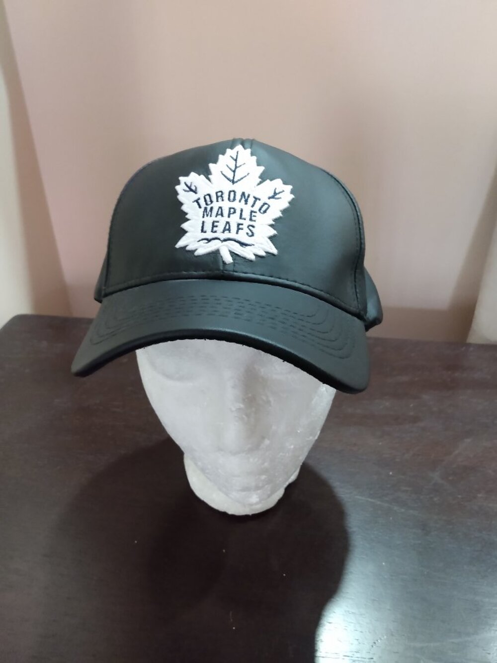 Toronto Maple Leafs Strapback Hat Black Faux leather One Size NHL Hockey